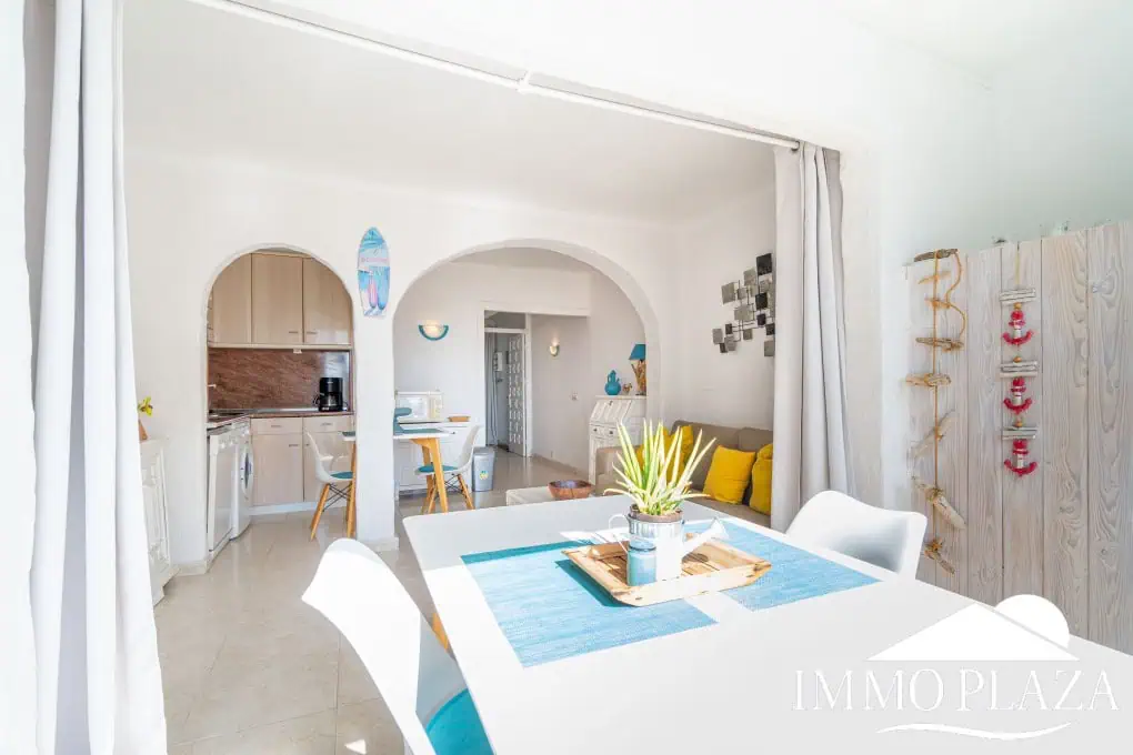 Vue mer appartement à 50m de la plage, petite immeuble, 1 chambre double, 1 parking, ascenseur