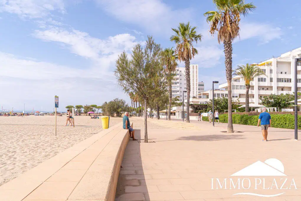 Vue mer appartement à 50m de la plage, petite immeuble, 1 chambre double, 1 parking, ascenseur