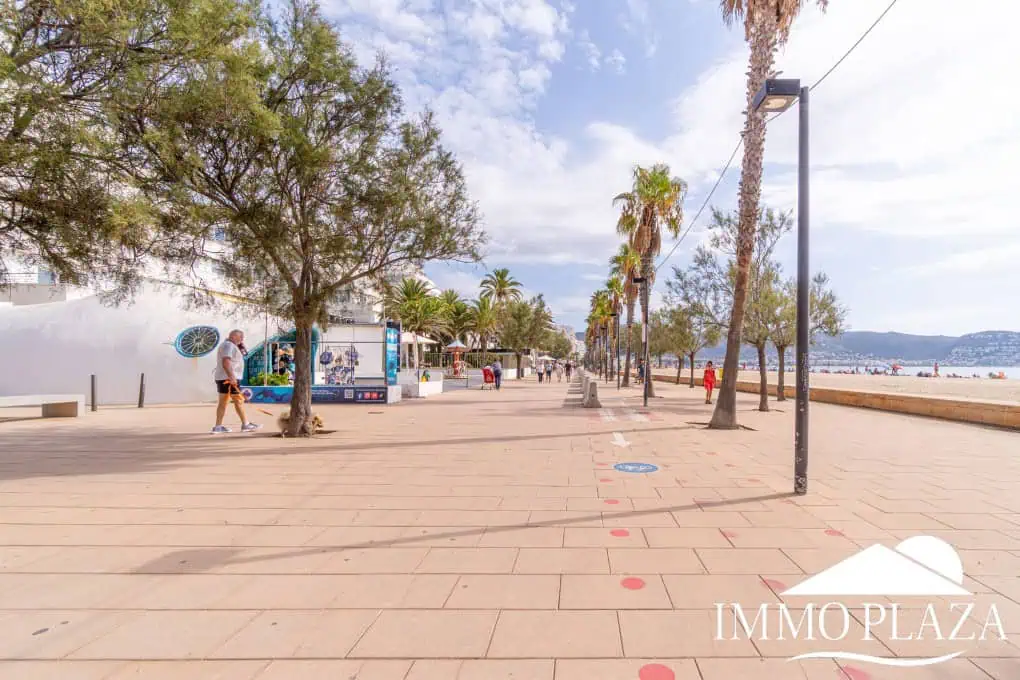 Vue mer appartement à 50m de la plage, petite immeuble, 1 chambre double, 1 parking, ascenseur