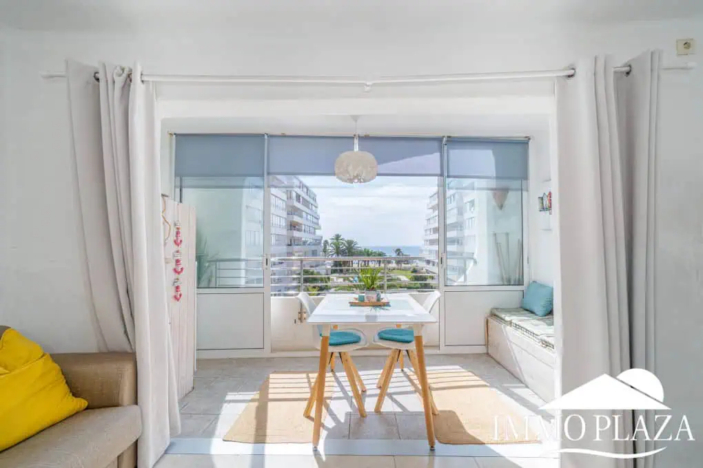 Vue mer appartement à 50m de la plage, petite immeuble, 1 chambre double, 1 parking, ascenseur