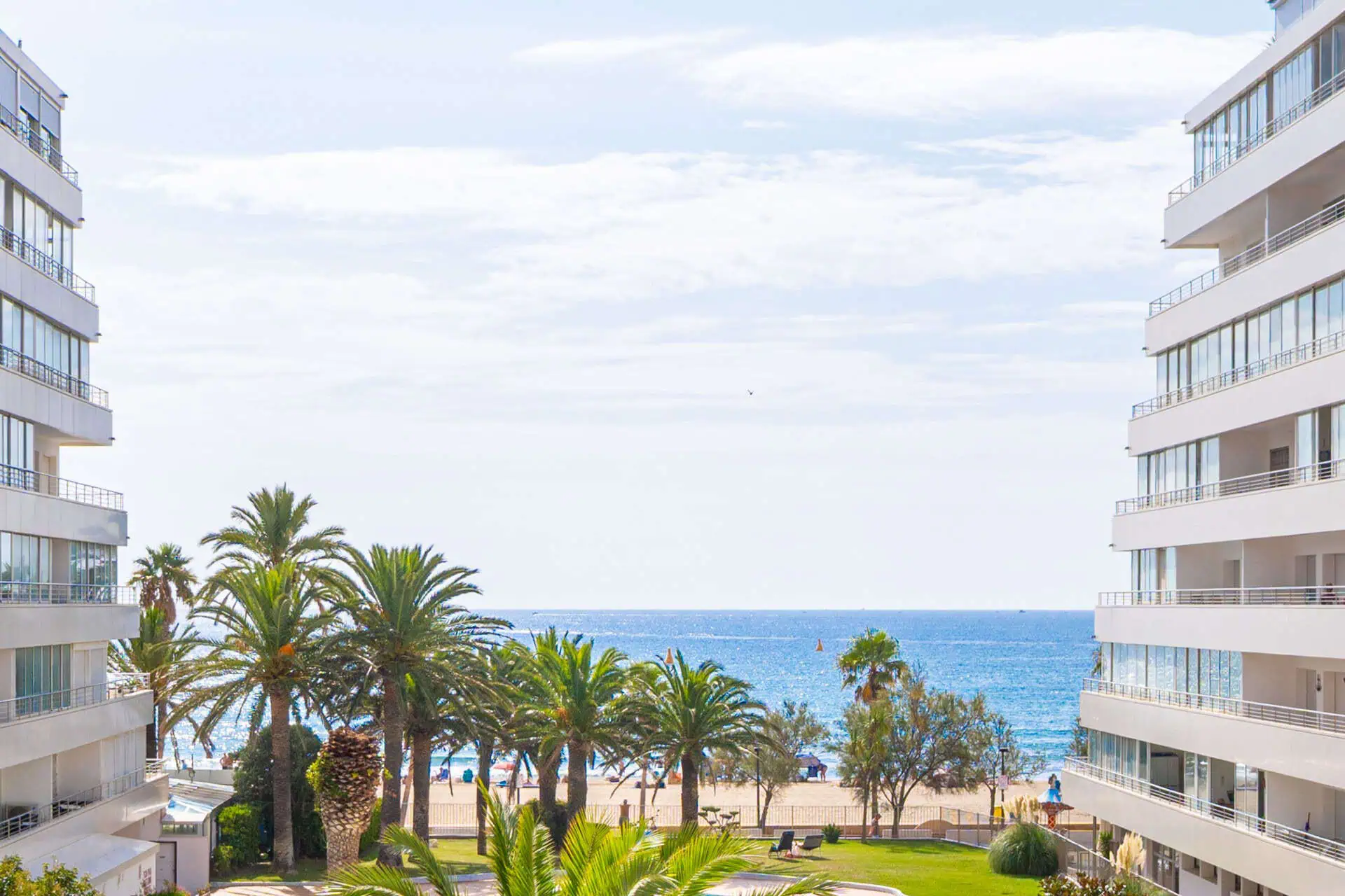 19092025105333_650 Sea view apartment 50m from the beach, small building, 1 double bedroom, 1 parking, lift