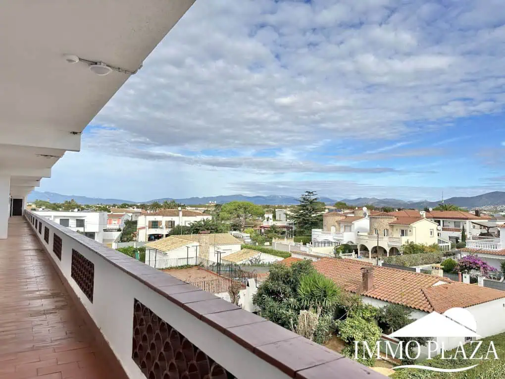 Bright apartment completely renovated “2020” located 2 minutes walk from the beach, south facing – 1 bedroom, 1 bathroom, 1 large terrace