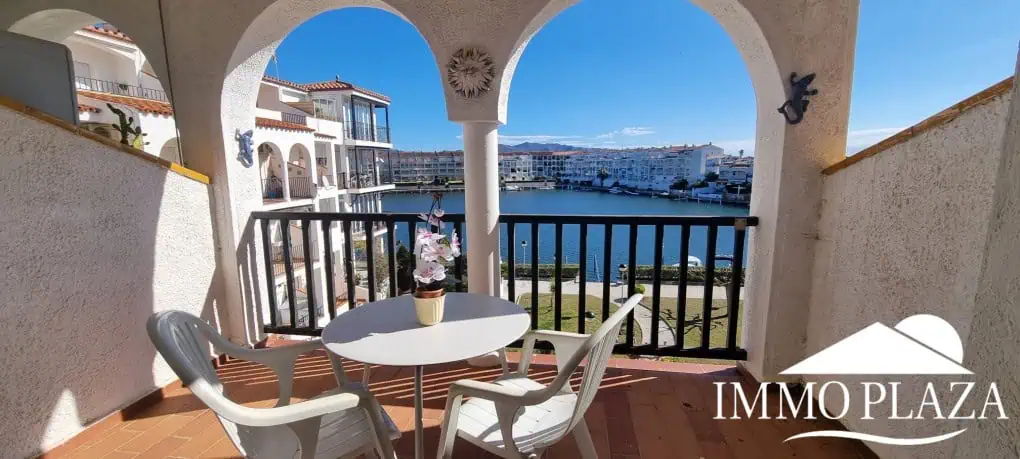 Apartment mit Seeblick, 1 Schlafzimmer, 1 Badezimmer, schöne Terrasse, Gemeinschaftspools und Garten, Bootsanlegeplatz