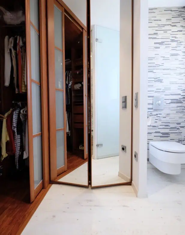 Magnífica villa ubicada en el canal ancho – 4 dormitorios –  piscina climatizada y jacuzzi – 14m de amarre – Empuriabrava