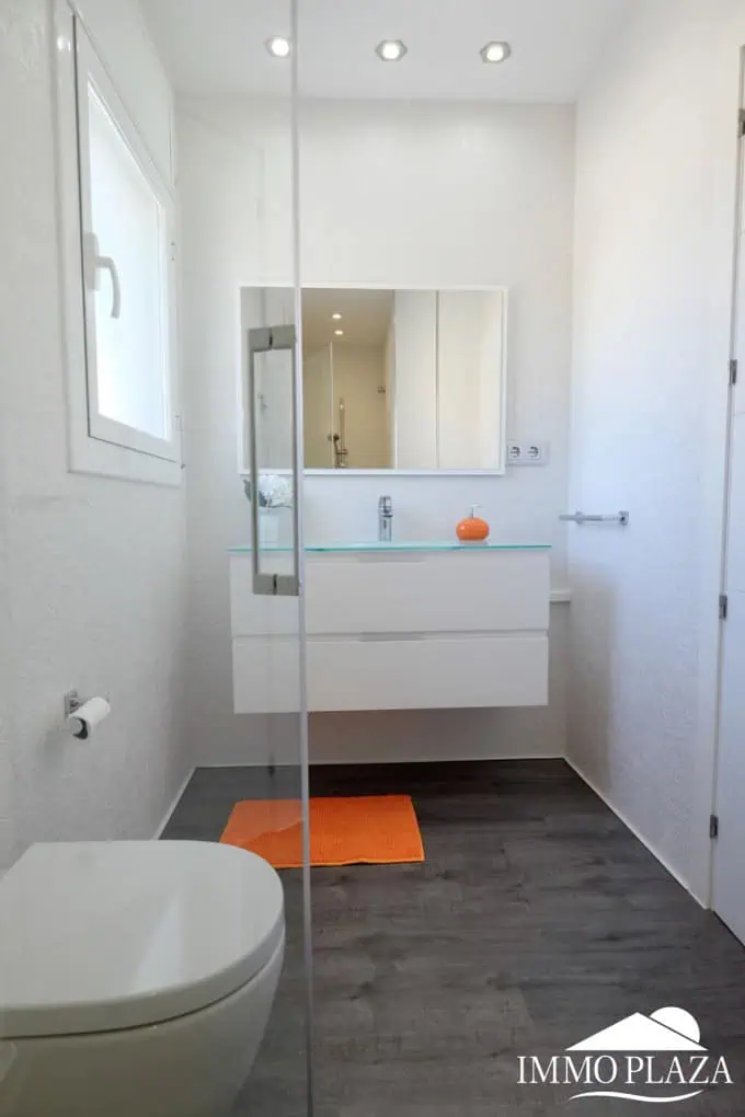20092023121246_6501_IPV125 Large villa on a wide canal, south facing, 5 bedrooms, 4 bathrooms, 20mtr mooring, large garage!