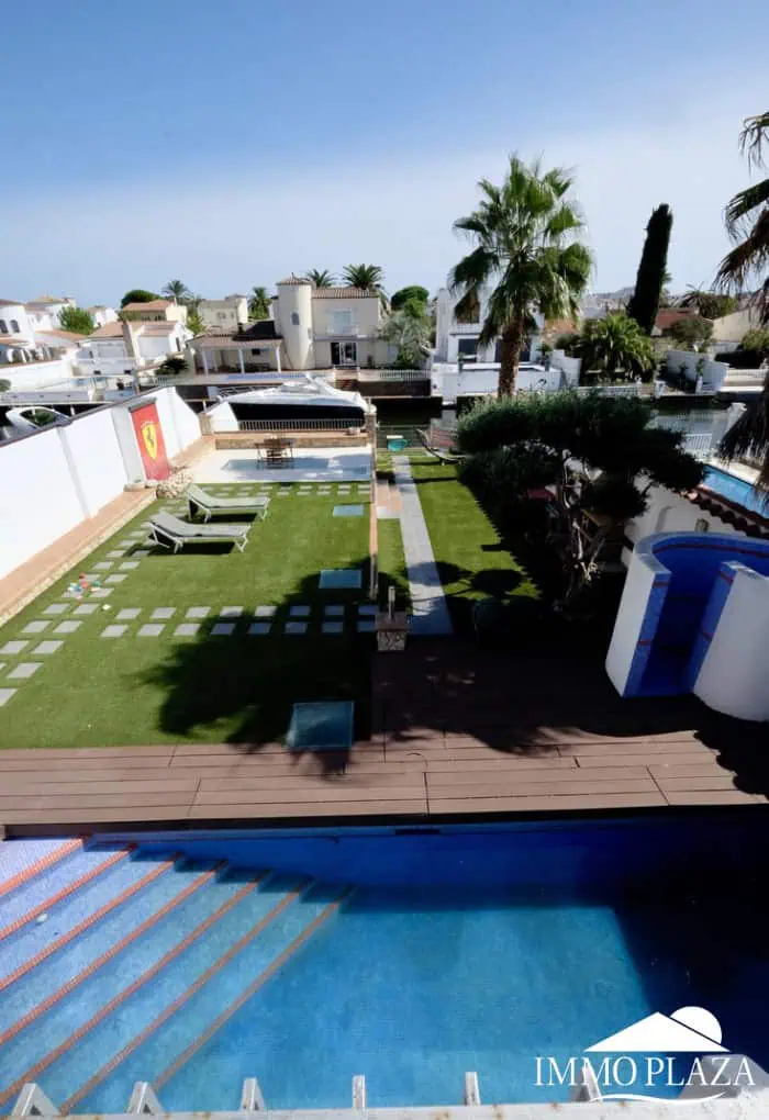 20092023121251_1504_IPV125 Large villa on a wide canal, south facing, 5 bedrooms, 4 bathrooms, 20mtr mooring, large garage!
