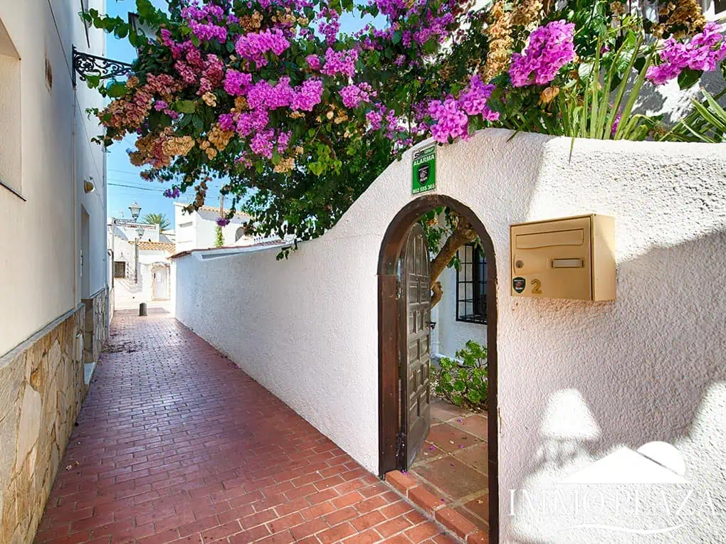 Encantadora casa renovada, estilo andaluz + apartamento independiente; (¡Licencia turística !) 4 habitaciones, 3 duchas, terraza, garaje