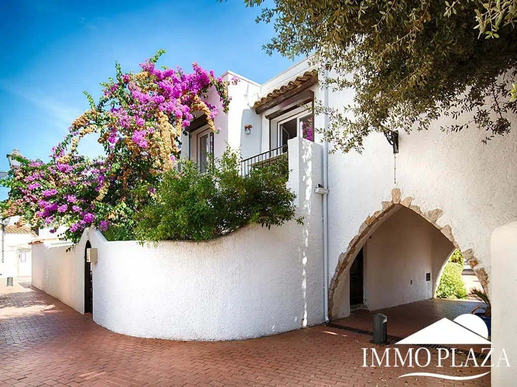 Encantadora casa renovada, estilo andaluz + apartamento independiente; (¡Licencia turística !) 4 habitaciones, 3 duchas, terraza, garaje