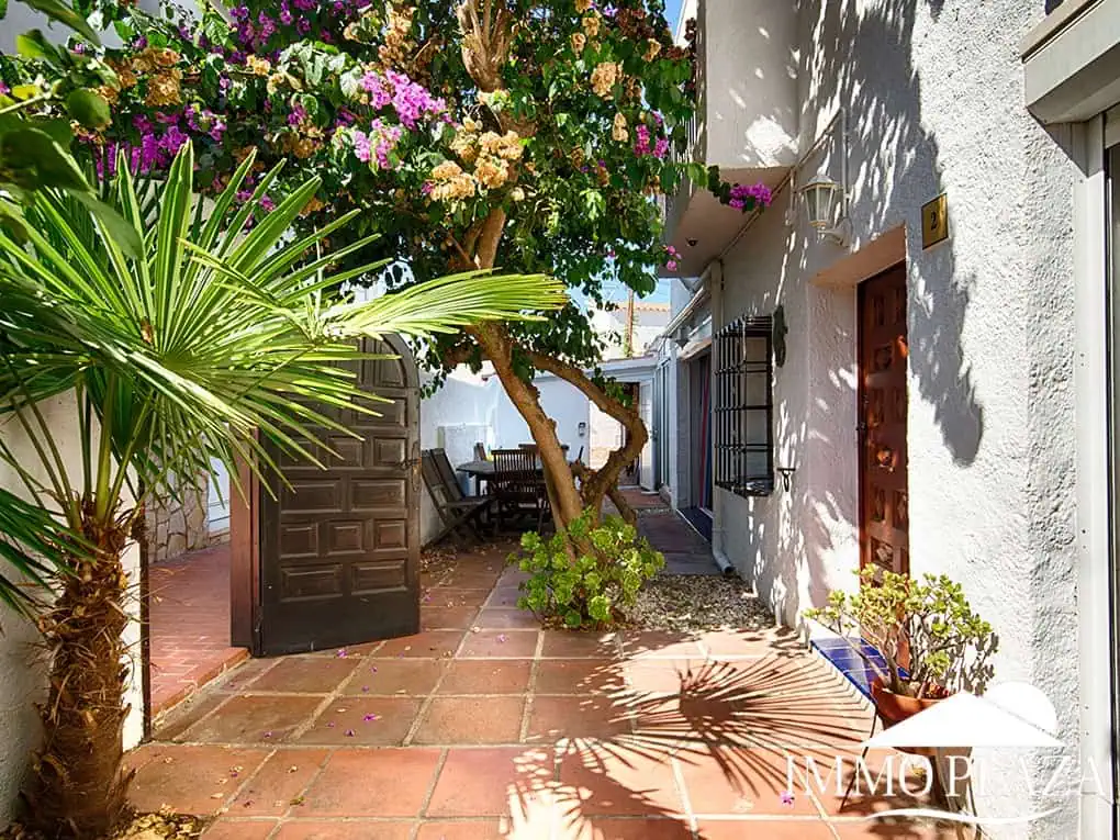 Encantadora casa renovada, estilo andaluz + apartamento independiente; (¡Licencia turística !) 4 habitaciones, 3 duchas, terraza, garaje