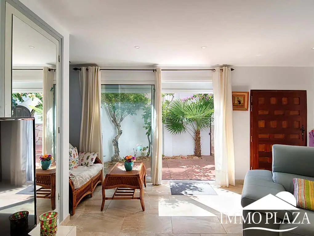 Encantadora casa renovada, estilo andaluz + apartamento independiente; (¡Licencia turística !) 4 habitaciones, 3 duchas, terraza, garaje
