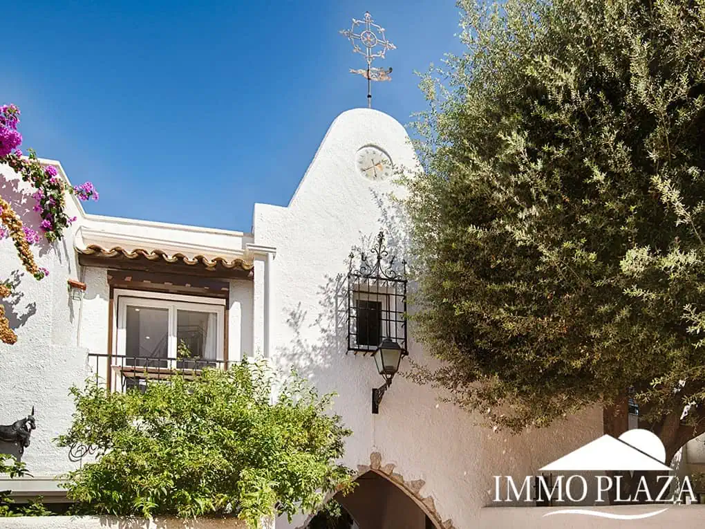 Encantadora casa renovada, estilo andaluz + apartamento independiente; (¡Licencia turística !) 4 habitaciones, 3 duchas, terraza, garaje