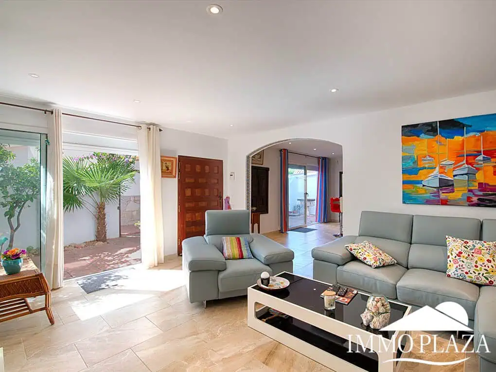Encantadora casa renovada, estilo andaluz + apartamento independiente; (¡Licencia turística !) 4 habitaciones, 3 duchas, terraza, garaje