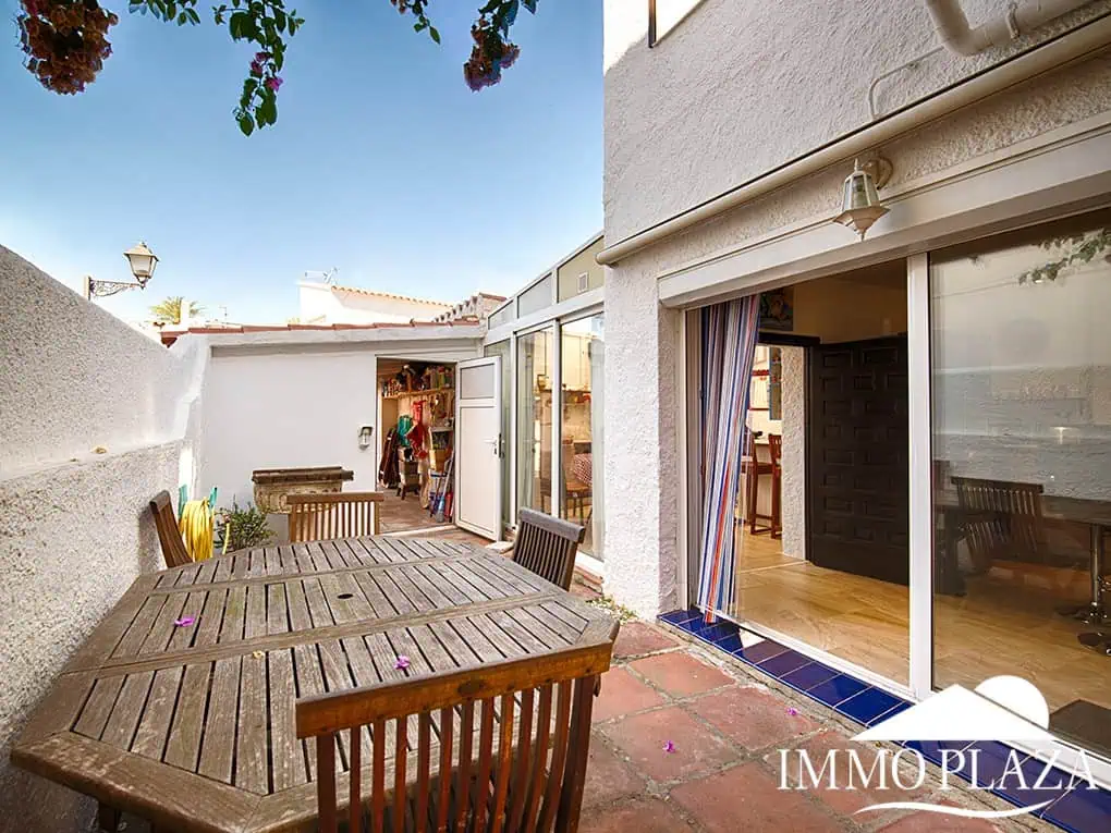 Encantadora casa renovada, estilo andaluz + apartamento independiente; (¡Licencia turística !) 4 habitaciones, 3 duchas, terraza, garaje