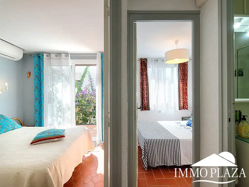 Encantadora casa renovada, estilo andaluz + apartamento independiente; (¡Licencia turística !) 4 habitaciones, 3 duchas, terraza, garaje