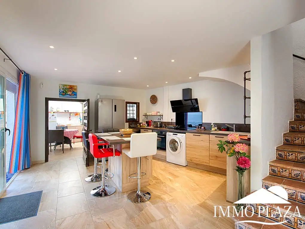 Encantadora casa renovada, estilo andaluz + apartamento independiente; (¡Licencia turística !) 4 habitaciones, 3 duchas, terraza, garaje