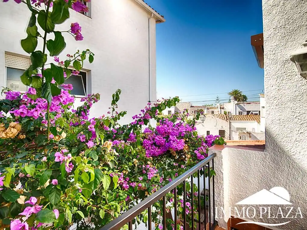 Encantadora casa renovada, estilo andaluz + apartamento independiente; (¡Licencia turística !) 4 habitaciones, 3 duchas, terraza, garaje