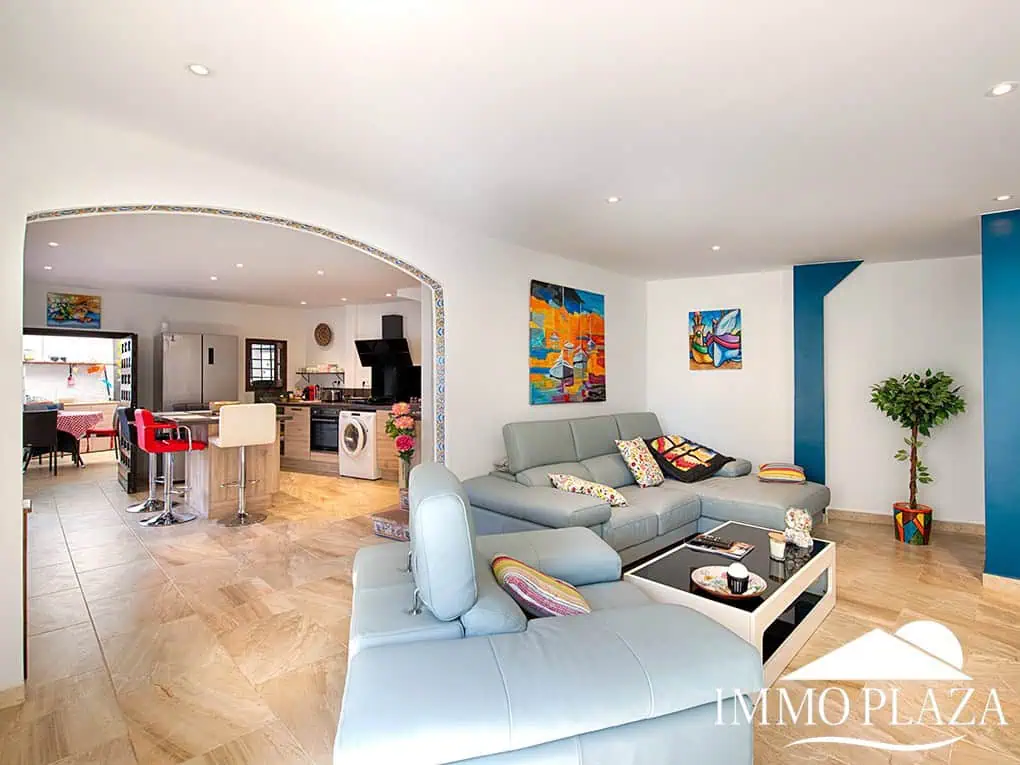 Encantadora casa renovada, estilo andaluz + apartamento independiente; (¡Licencia turística !) 4 habitaciones, 3 duchas, terraza, garaje
