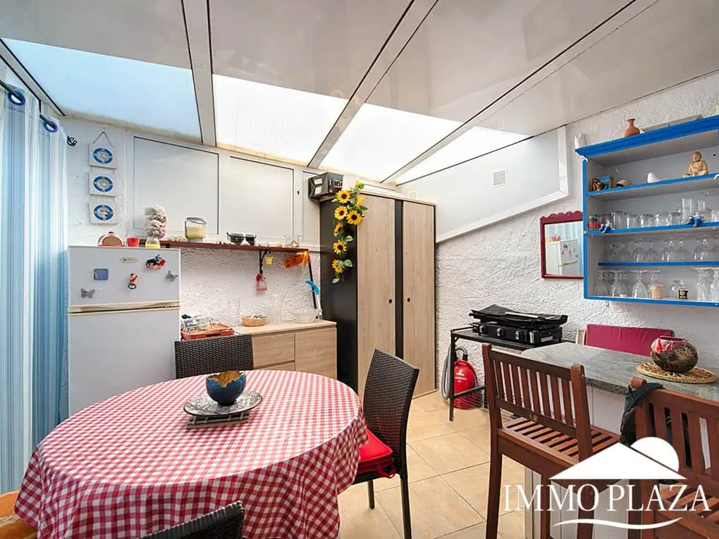 Encantadora casa renovada, estilo andaluz + apartamento independiente; (¡Licencia turística !) 4 habitaciones, 3 duchas, terraza, garaje