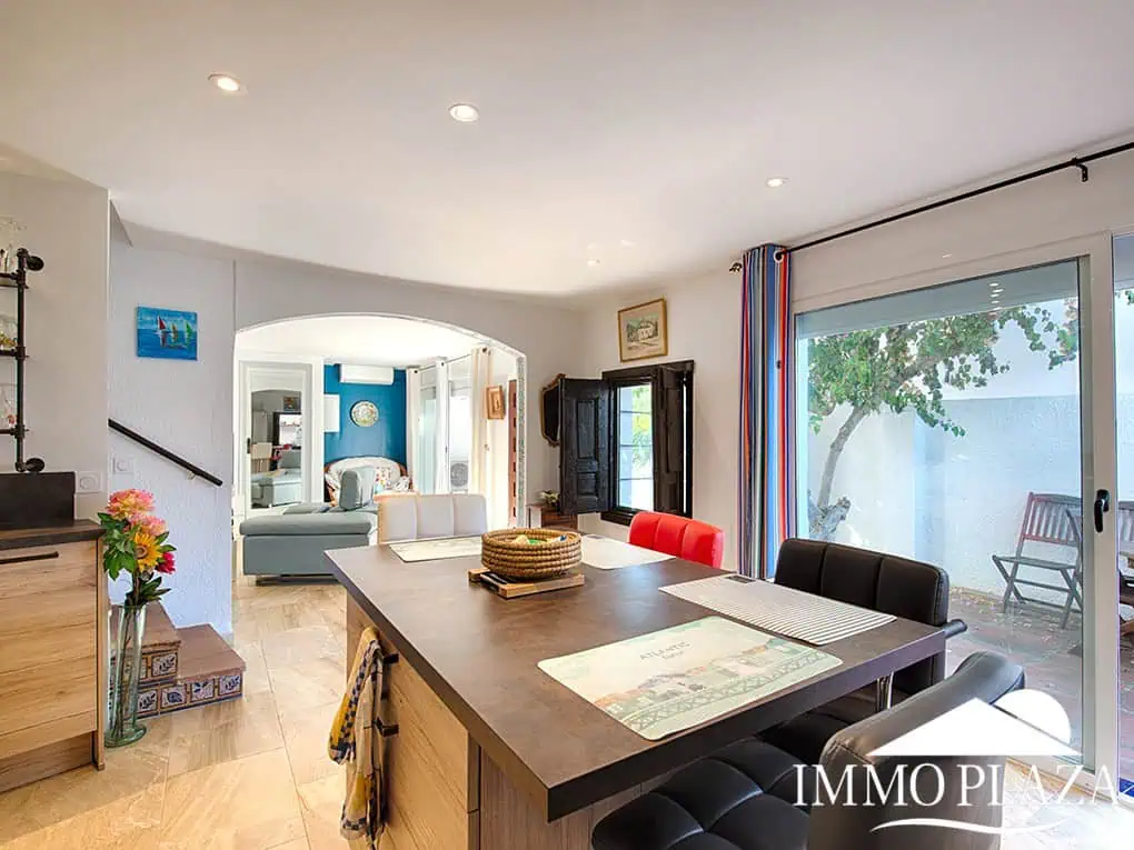 Encantadora casa renovada, estilo andaluz + apartamento independiente; (¡Licencia turística !) 4 habitaciones, 3 duchas, terraza, garaje