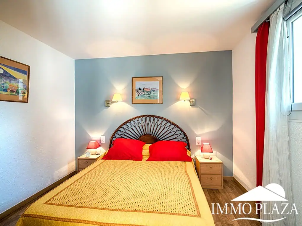 Encantadora casa renovada, estilo andaluz + apartamento independiente; (¡Licencia turística !) 4 habitaciones, 3 duchas, terraza, garaje