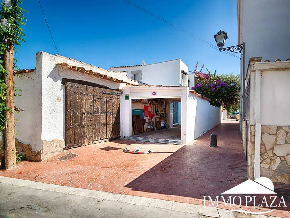Encantadora casa renovada, estilo andaluz + apartamento independiente; (¡Licencia turística !) 4 habitaciones, 3 duchas, terraza, garaje