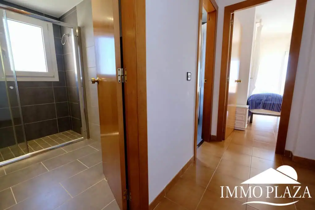 Modern renovated penthouse with sea view, +80m2 terrace, 2 bedrooms, 2 bathrooms, 1 min. walk from the center and the beach.
