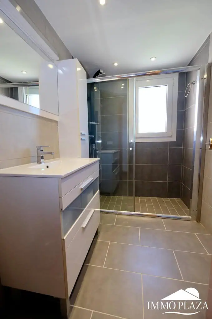 21052025112852_8671_IPA303 Modern renovated penthouse with sea view, +80m2 terrace, 2 bedrooms, 2 bathrooms, 1 min. walk from the center and the beach.