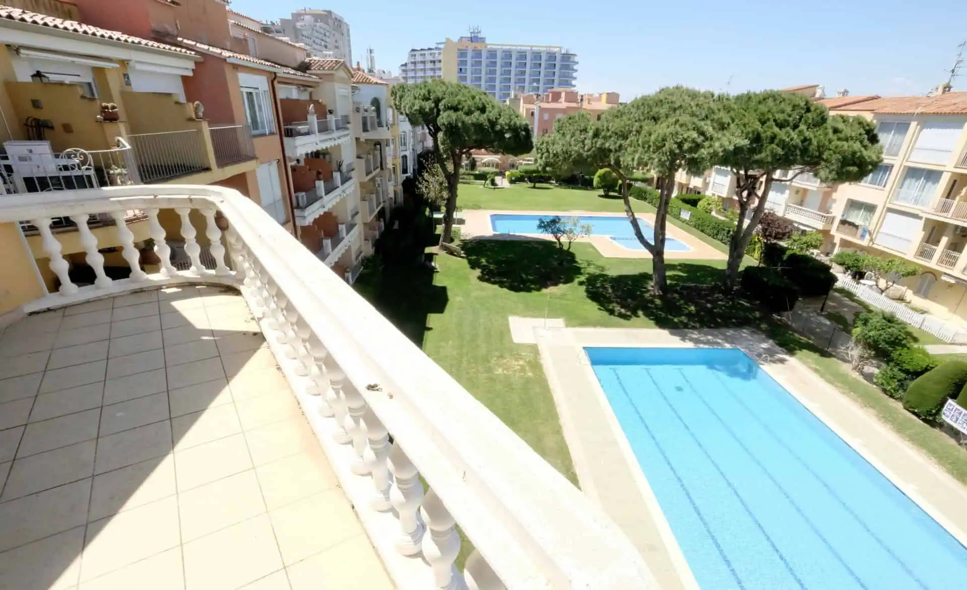 21052025121239_644 Modern renovated penthouse with sea view, +80m2 terrace, 2 bedrooms, 2 bathrooms, 1 min. walk from the center and the beach.