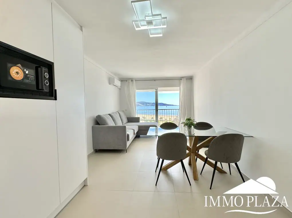 Pis lluminós en 1a línia, vistes excepcionals al mar, totalment reformat (2024) – 2 habitacions, 1 bany, terrassa (7m2)