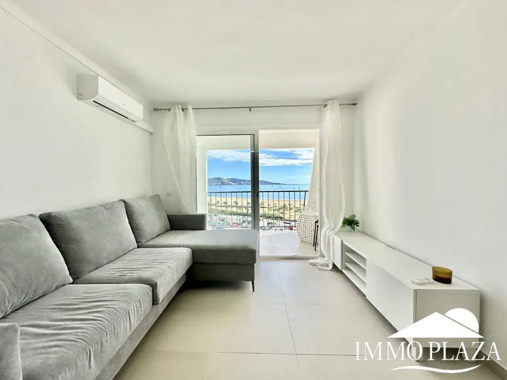 Pis lluminós en 1a línia, vistes excepcionals al mar, totalment reformat (2024) – 2 habitacions, 1 bany, terrassa (7m2)