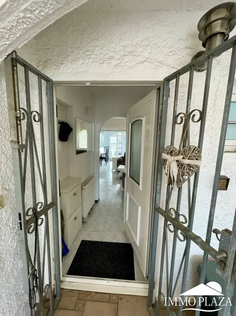 21122023152758_8142_IPV126 2 spacious canal villas divided into 4 apartments on 900m2 of land, garage, 24m mooring, 32m2 heated swimming pool, 6 parking spaces