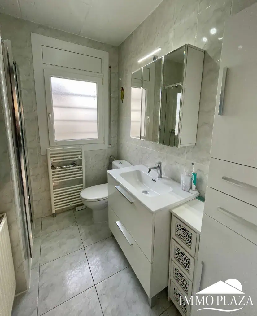 21122023152803_6453_IPV126 2 spacious canal villas divided into 4 apartments on 900m2 of land, garage, 24m mooring, 32m2 heated swimming pool, 6 parking spaces