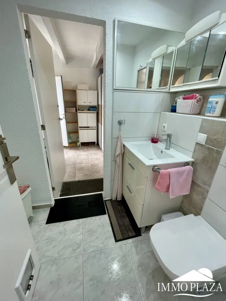 21122023152813_4262_IPV126 2 spacious canal villas divided into 4 apartments on 900m2 of land, garage, 24m mooring, 32m2 heated swimming pool, 6 parking spaces