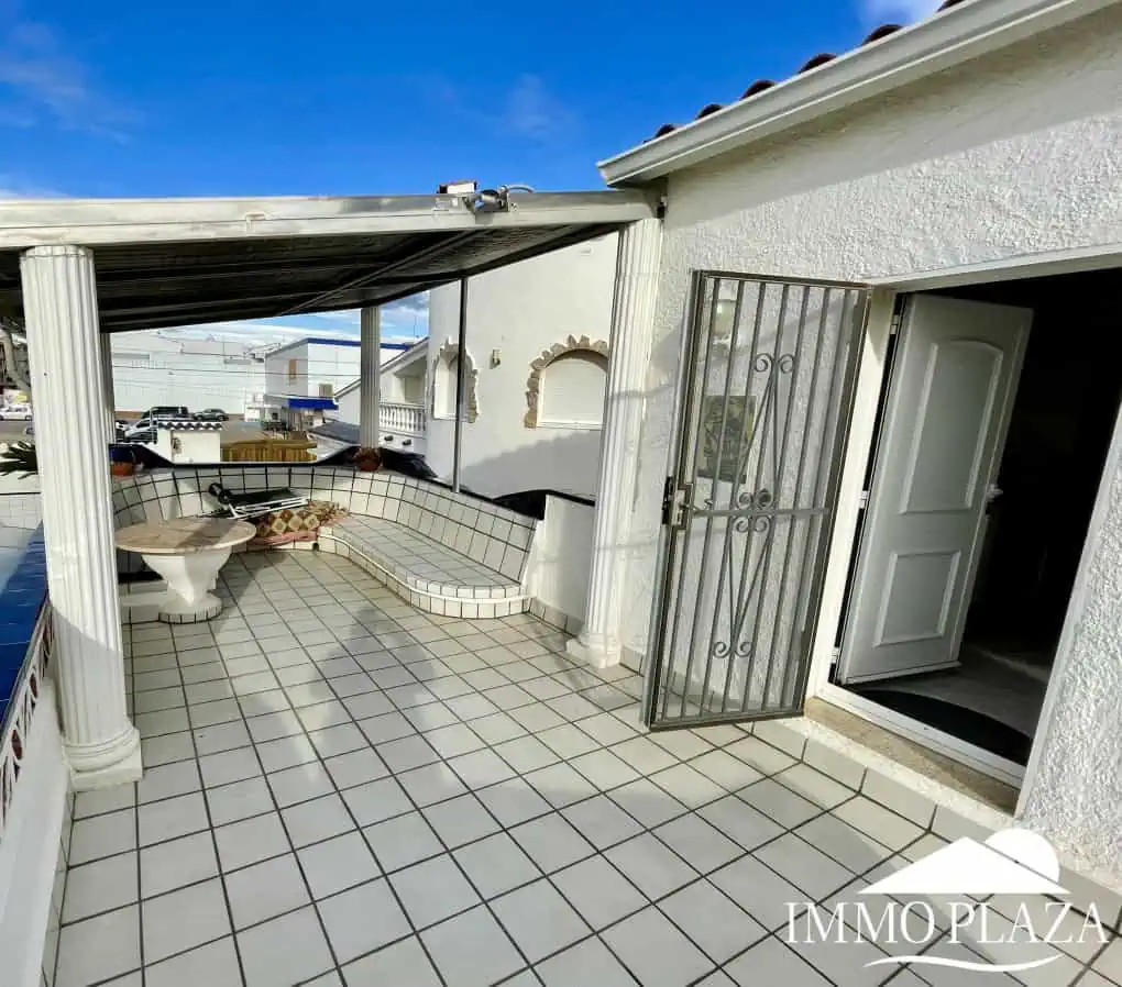 21122023160050_5525_IPV126 2 spacious canal villas divided into 4 apartments on 900m2 of land, garage, 24m mooring, 32m2 heated swimming pool, 6 parking spaces