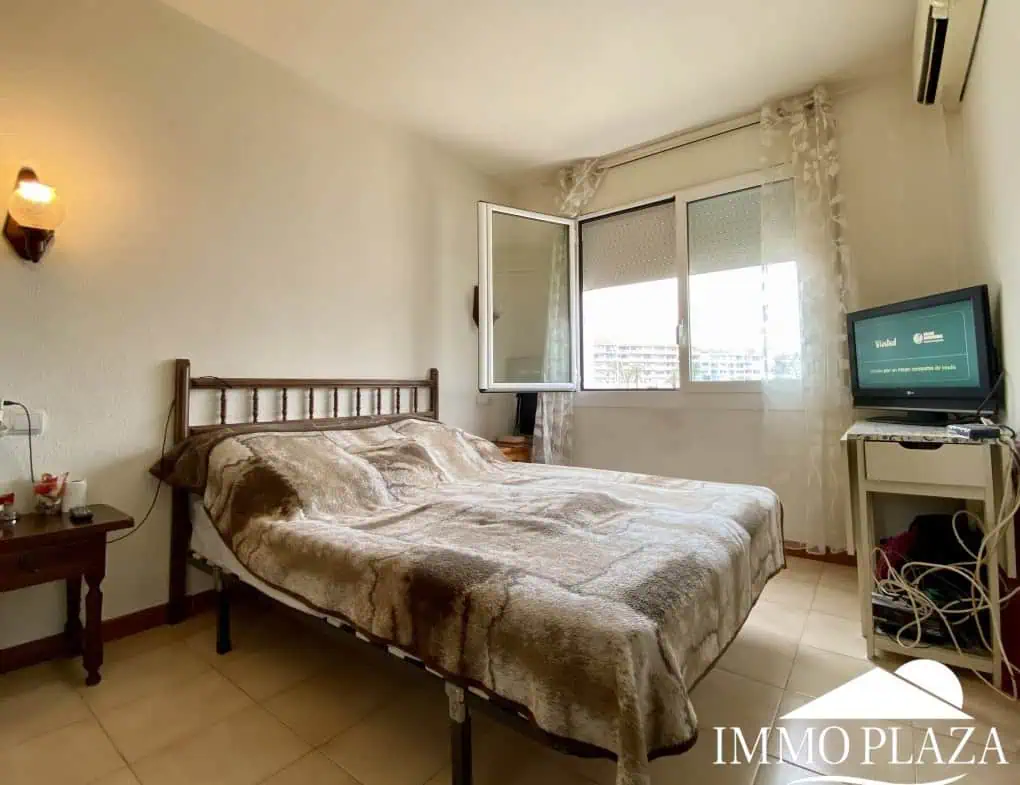 Appartement lumineux avec vue sur le port principal à 3min à pied de la mer et des commerces, 2 chambres, 1 sdb, 1 terrasse  – Empuriabrava