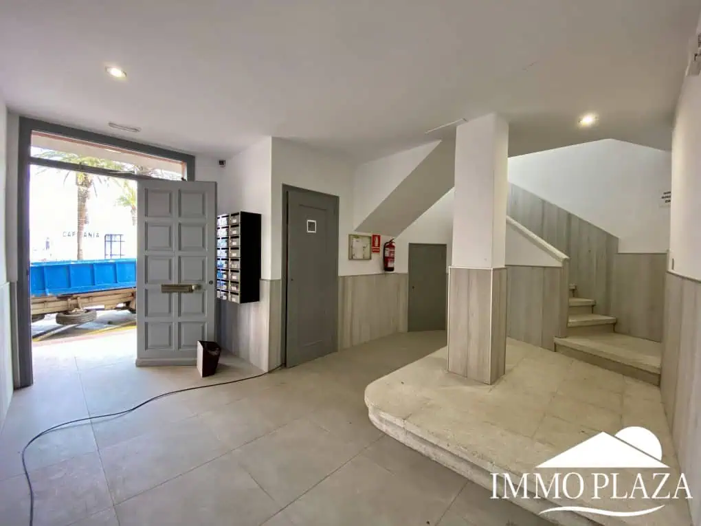 Appartement lumineux avec vue sur le port principal à 3min à pied de la mer et des commerces, 2 chambres, 1 sdb, 1 terrasse  – Empuriabrava