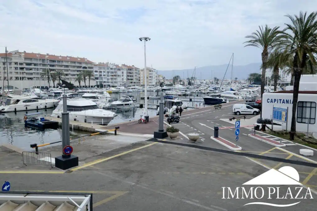 Appartement lumineux avec vue sur le port principal à 3min à pied de la mer et des commerces, 2 chambres, 1 sdb, 1 terrasse  – Empuriabrava