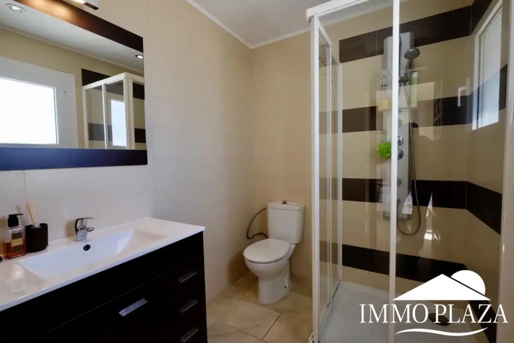 Typische Wohnvilla von Empuriabrava – 3 Schlafzimmer – Swimmingpool – Garage – nahe dem Strand und dem Zentrum von Empuriabrava