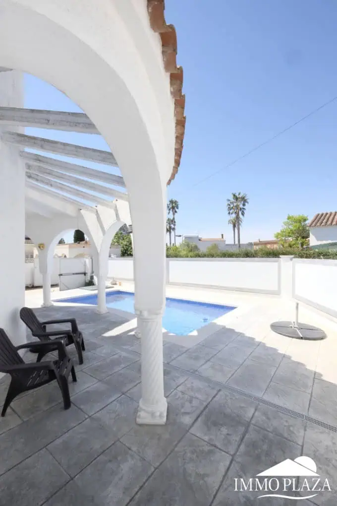22052023100449_8084_IPV113 Típica villa residencial de Empuriabrava – 3 dormitorios – piscina – garaje – cerca de la playa y del centro de Empuriabrava