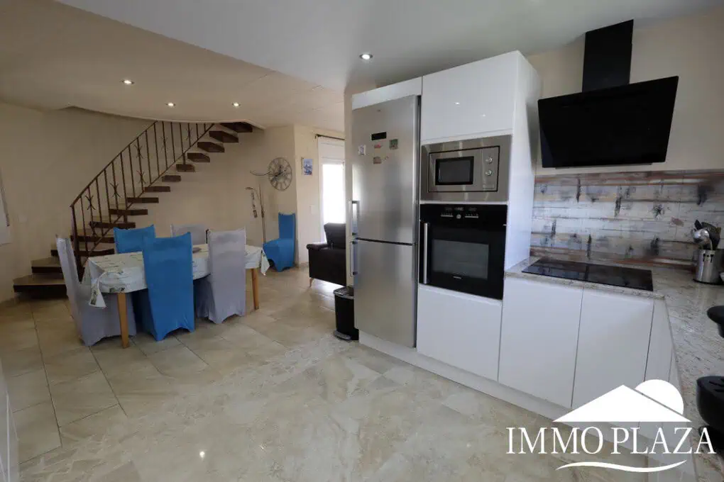 Typische Wohnvilla von Empuriabrava – 3 Schlafzimmer – Swimmingpool – Garage – nahe dem Strand und dem Zentrum von Empuriabrava