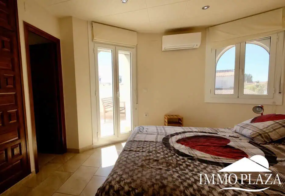Typische Wohnvilla von Empuriabrava – 3 Schlafzimmer – Swimmingpool – Garage – nahe dem Strand und dem Zentrum von Empuriabrava