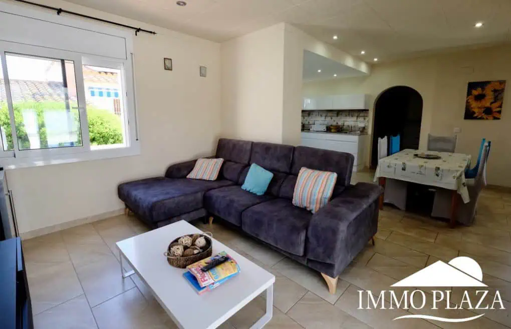 Typische Wohnvilla von Empuriabrava – 3 Schlafzimmer – Swimmingpool – Garage – nahe dem Strand und dem Zentrum von Empuriabrava