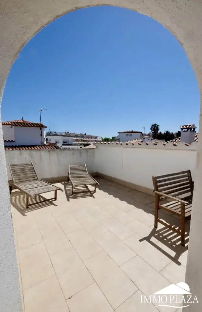 22052023100455_5504_IPV113 Típica villa residencial de Empuriabrava – 3 dormitorios – piscina – garaje – cerca de la playa y del centro de Empuriabrava