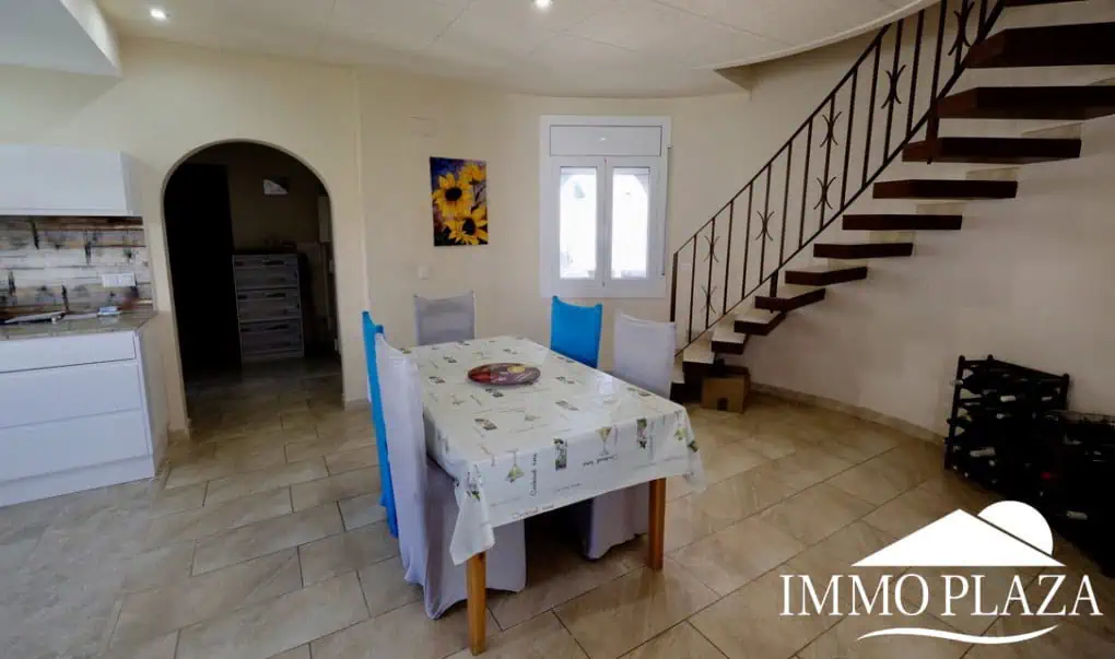 Typische Wohnvilla von Empuriabrava – 3 Schlafzimmer – Swimmingpool – Garage – nahe dem Strand und dem Zentrum von Empuriabrava