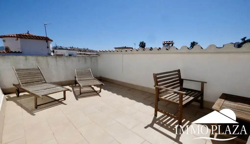 Typische Wohnvilla von Empuriabrava – 3 Schlafzimmer – Swimmingpool – Garage – nahe dem Strand und dem Zentrum von Empuriabrava