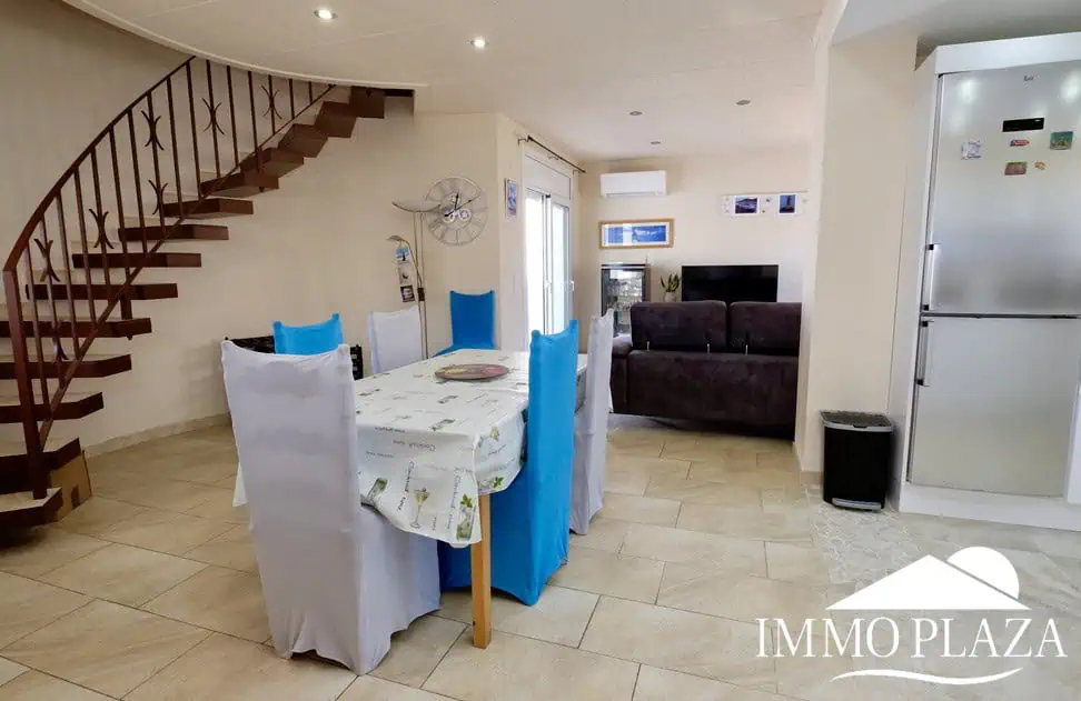 Typische Wohnvilla von Empuriabrava – 3 Schlafzimmer – Swimmingpool – Garage – nahe dem Strand und dem Zentrum von Empuriabrava