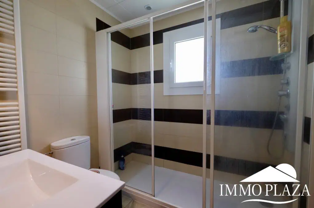 Typische Wohnvilla von Empuriabrava – 3 Schlafzimmer – Swimmingpool – Garage – nahe dem Strand und dem Zentrum von Empuriabrava