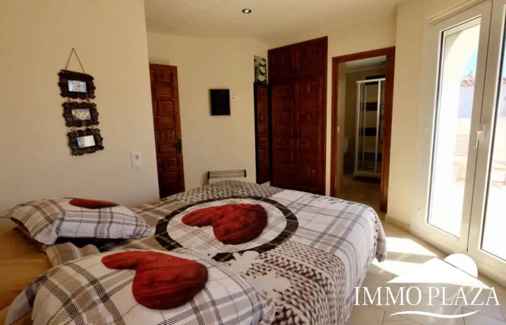 Typische Wohnvilla von Empuriabrava – 3 Schlafzimmer – Swimmingpool – Garage – nahe dem Strand und dem Zentrum von Empuriabrava