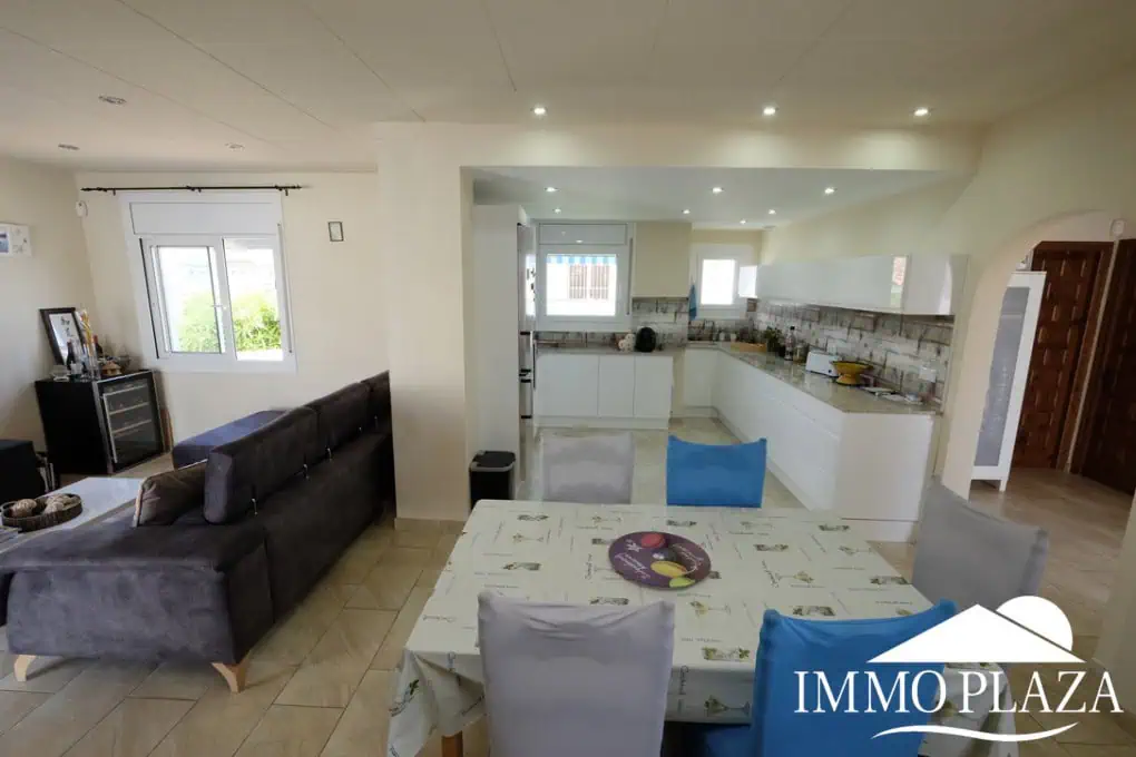 Typische Wohnvilla von Empuriabrava – 3 Schlafzimmer – Swimmingpool – Garage – nahe dem Strand und dem Zentrum von Empuriabrava