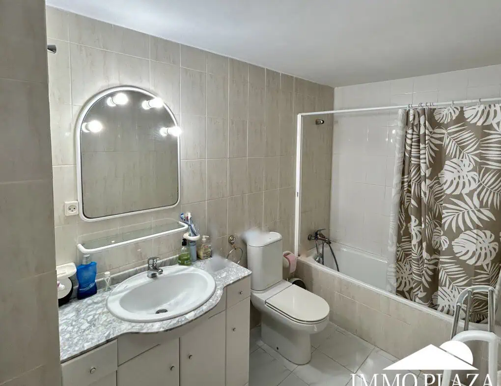 RESERVED – Spacious corner Penthouse with a 90m2 roof terrace with sea and canal views in Empuriabrava